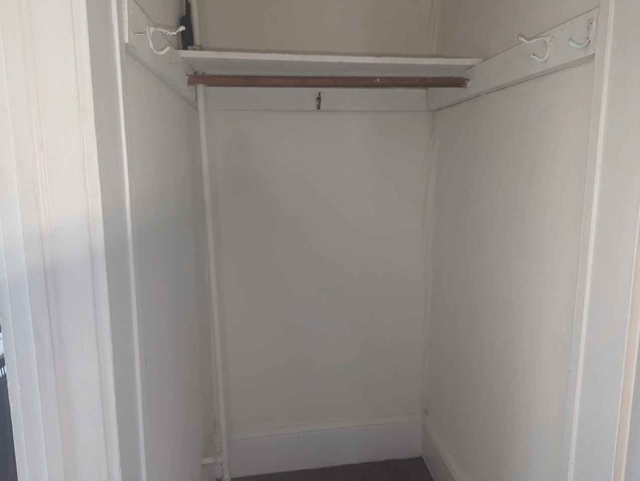 289 E Chestnut St #7 - Photo 3 of 8