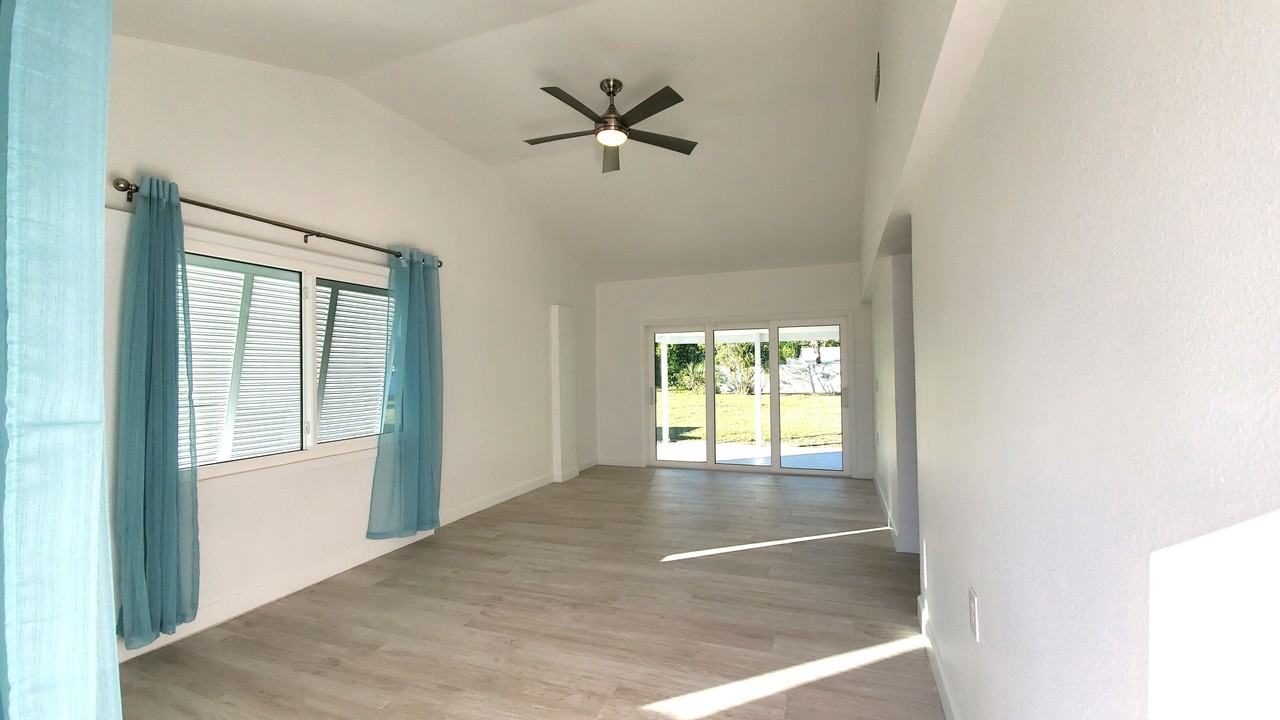 360 W Fray St - Photo 2 of 14