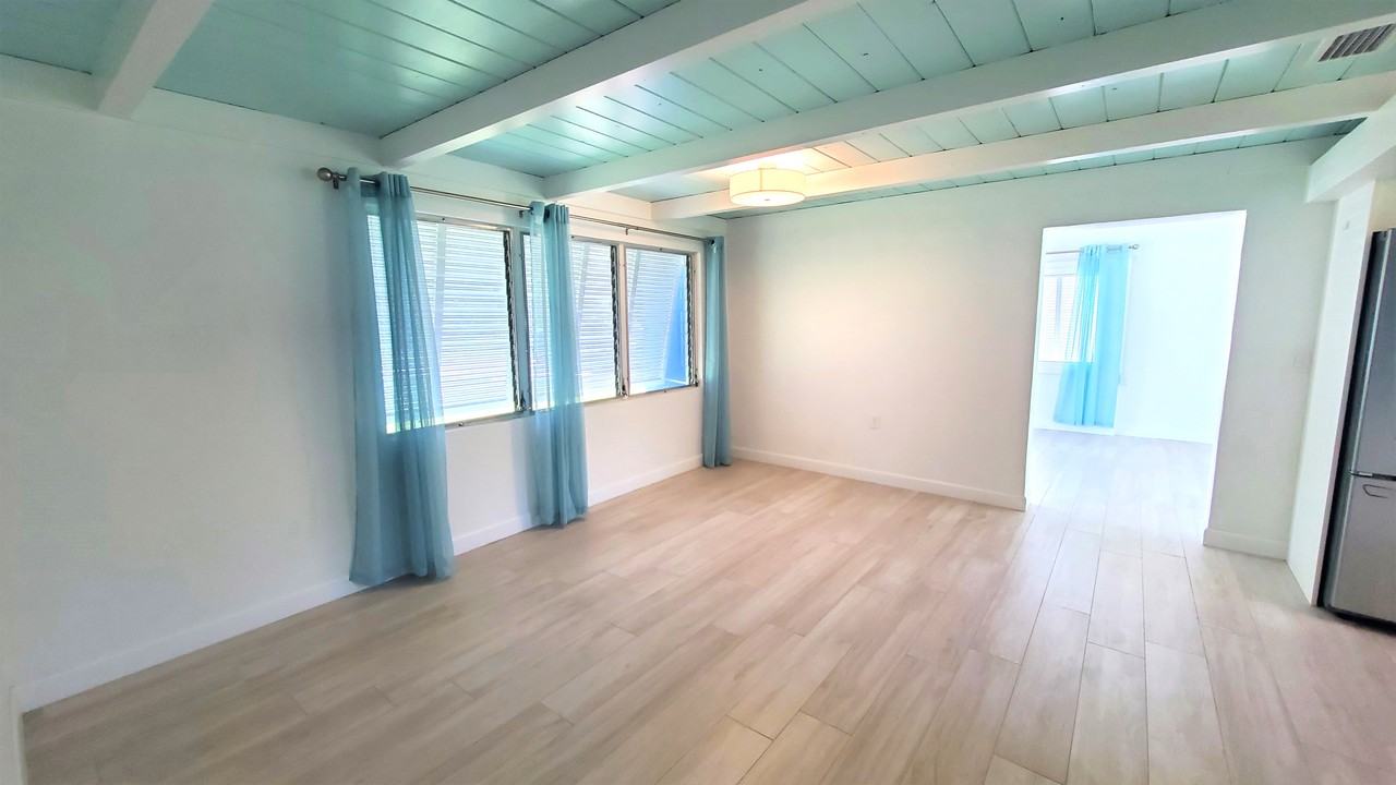 360 W Fray St - Photo 3 of 14