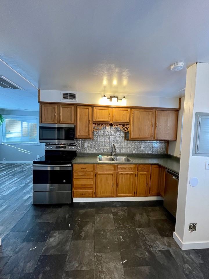 11 10th St Nw - Photo 3 of 19