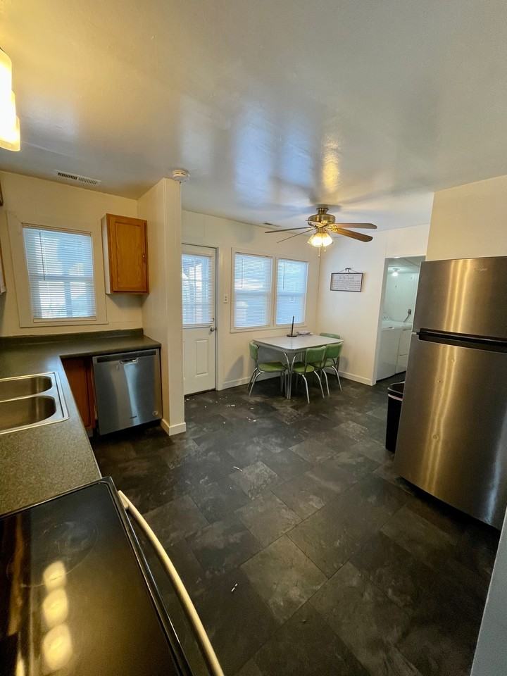 11 10th St Nw - Photo 5 of 19