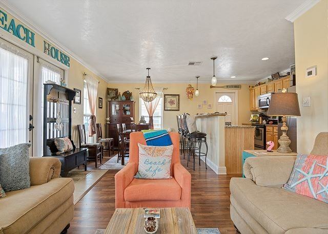 994 Bahama Dr - Photo 2 of 38