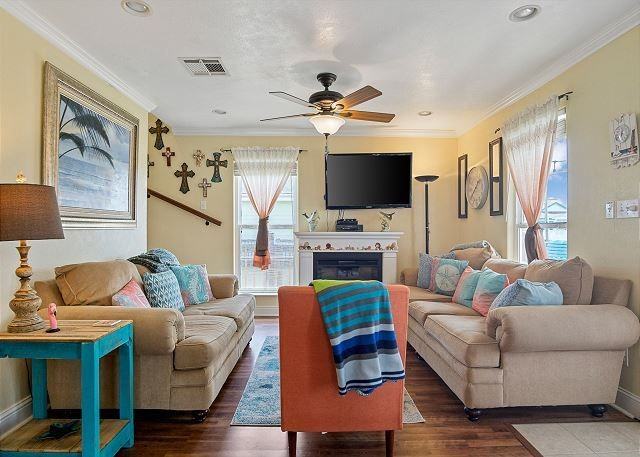 994 Bahama Dr - Photo 3 of 38