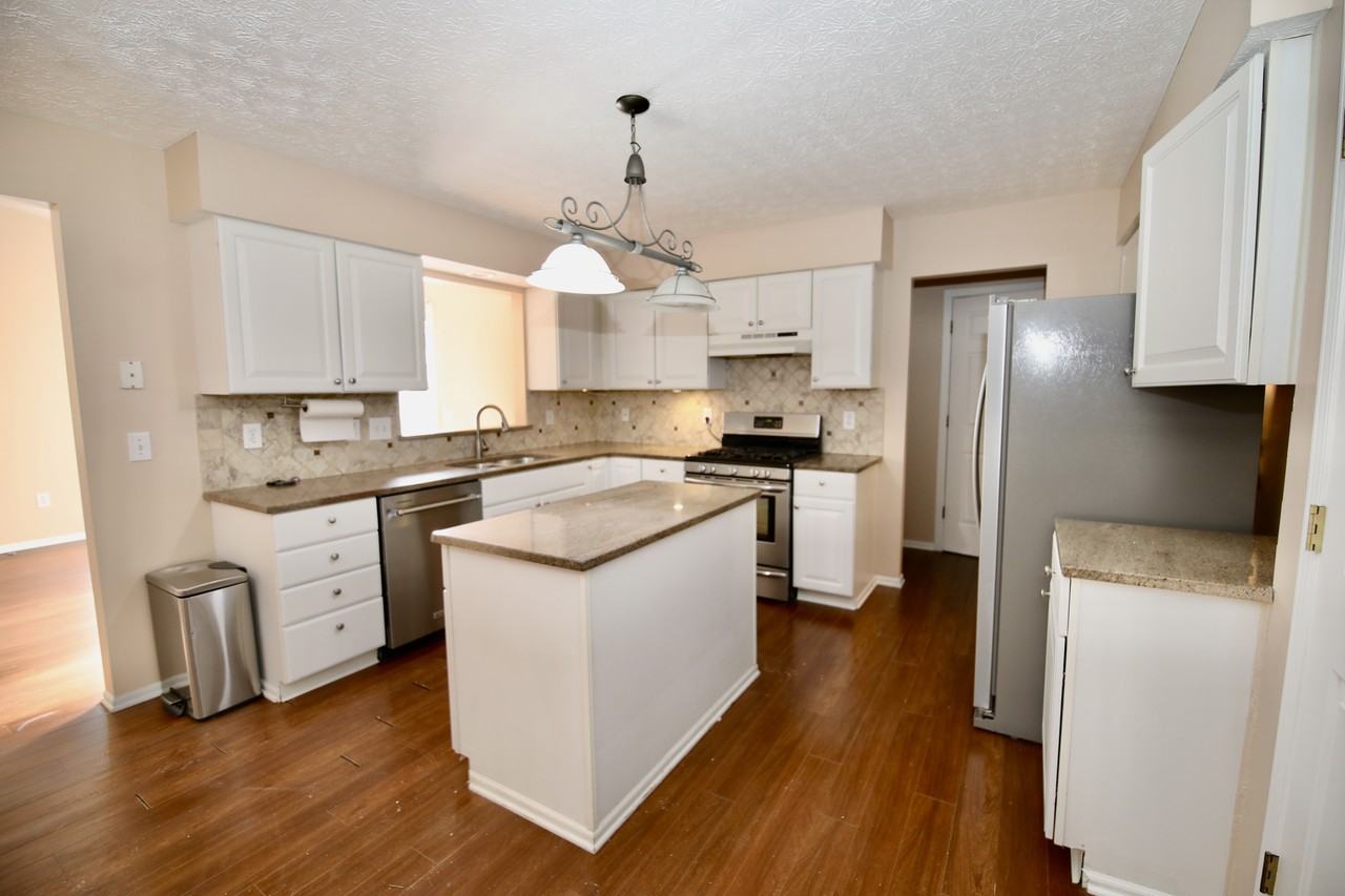 7735 Royal Park Dr - Photo 2 of 20