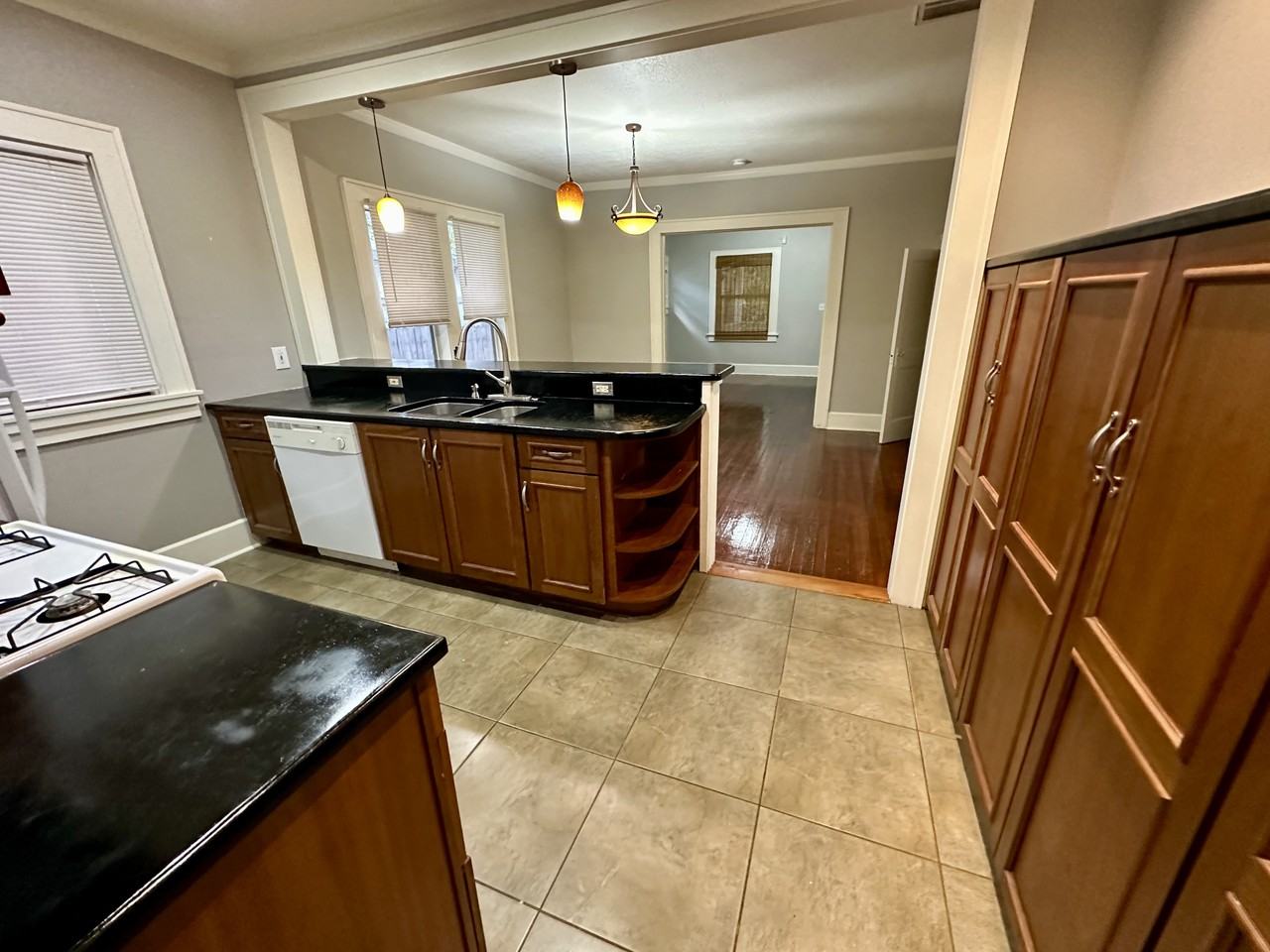 844 10th Ave S - Photo 3 of 47