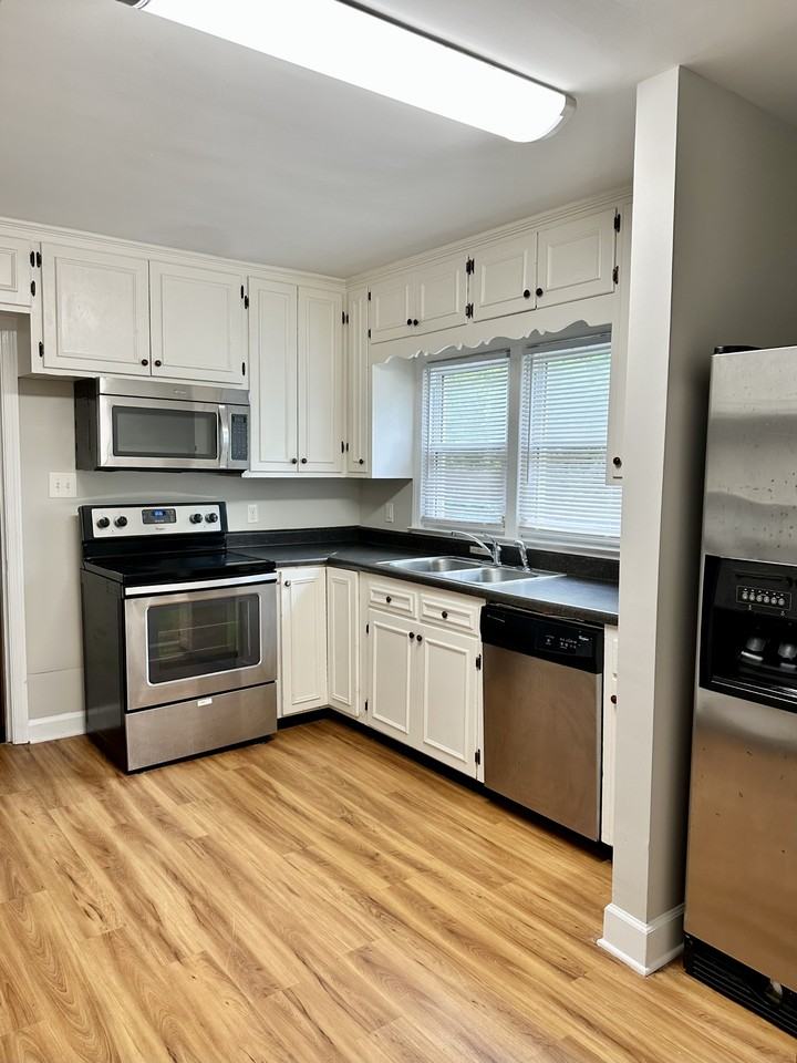 205 Crest Dr - Photo 5 of 18