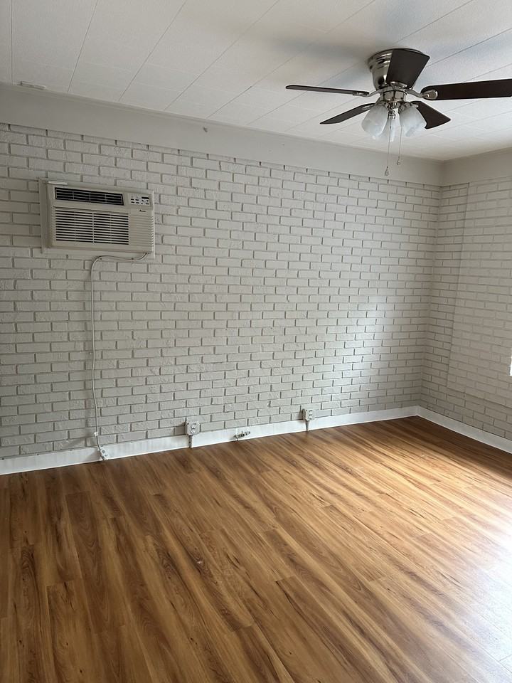 205 Crest Dr - Photo 7 of 18