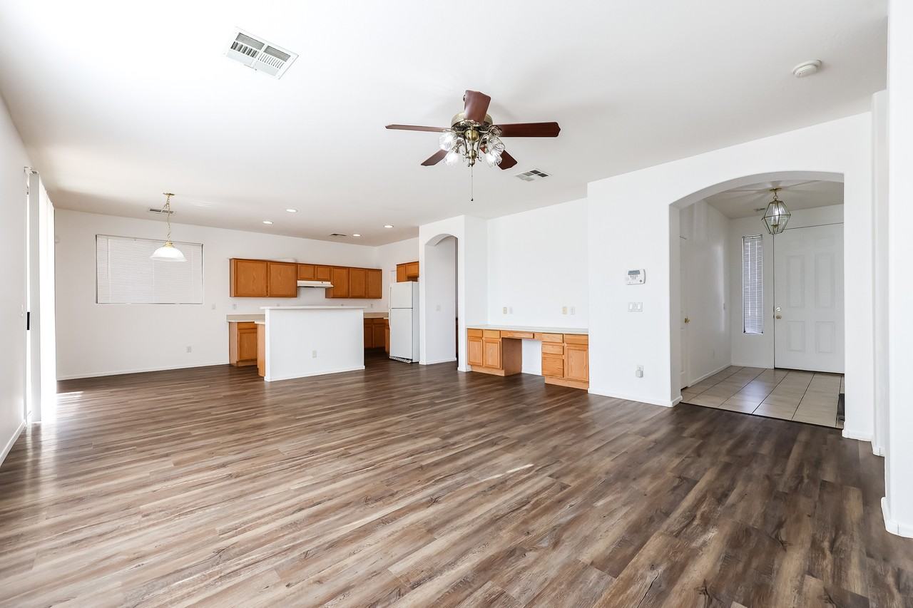10417 W Windsor Ave - Photo 3 of 24
