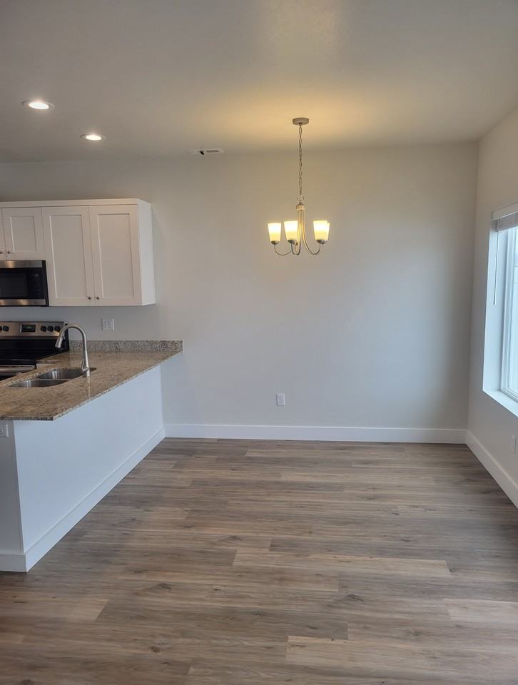 285 Nw - Photo 2 of 11