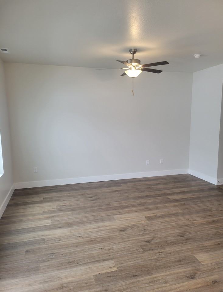 285 Nw - Photo 3 of 11