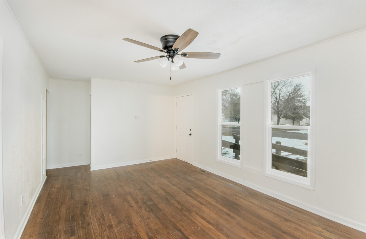 4434 S Osage Ave - Photo 2 of 15