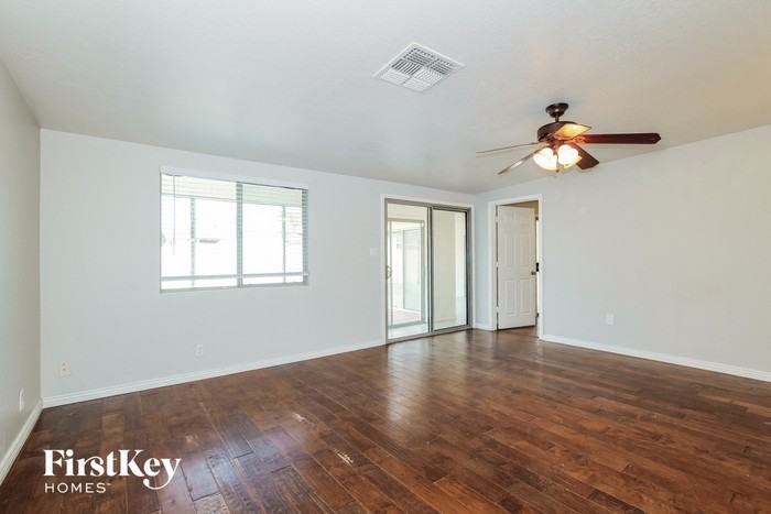 1108 W Muriel Dr - Photo 3 of 15