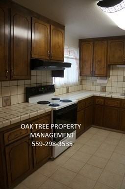 17137 N Waldby Ave - Photo 3 of 12