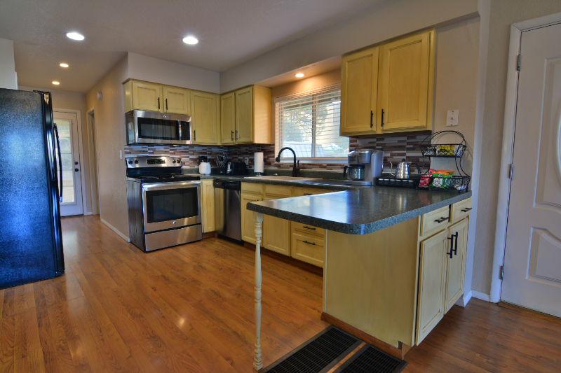 909 N Matterhorn Rd - Photo 3 of 12