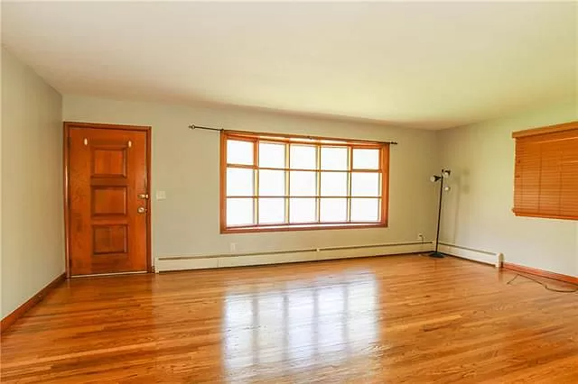 1064 W Lafayette St - Photo 2 of 16