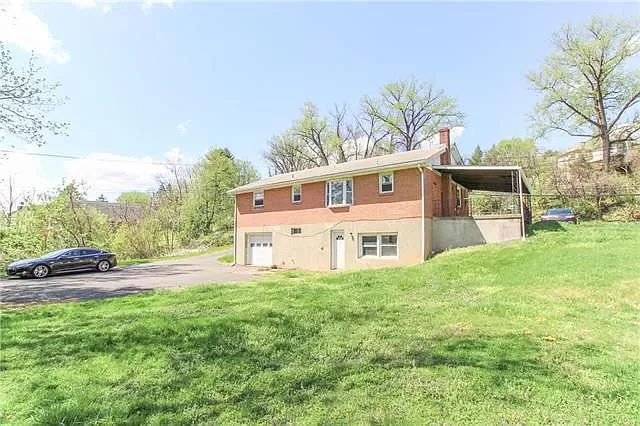 1064 W Lafayette St - Photo 3 of 16