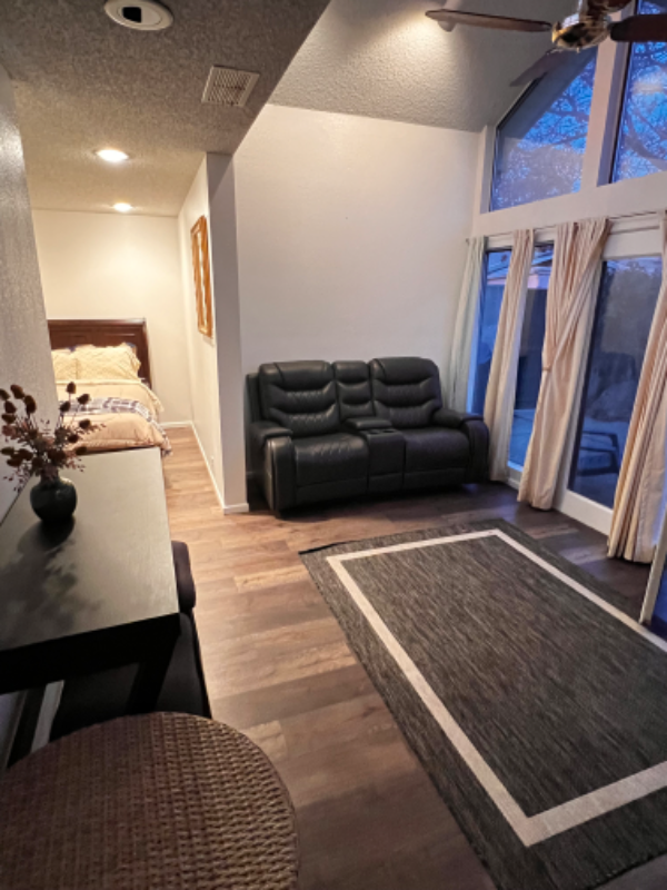 102 W Berry Dr - Photo 3 of 9