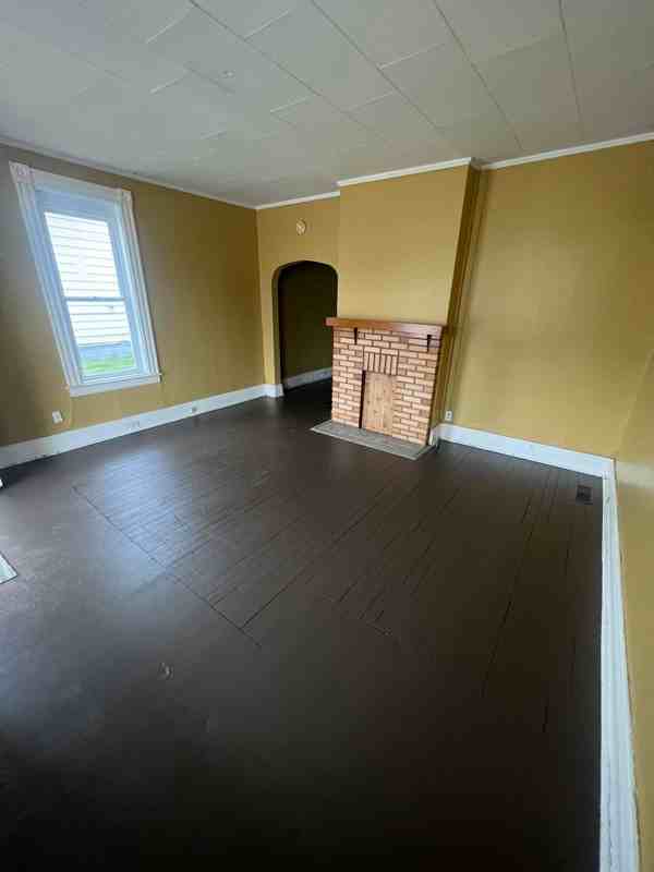 711 2nd St - Photo 4 of 7