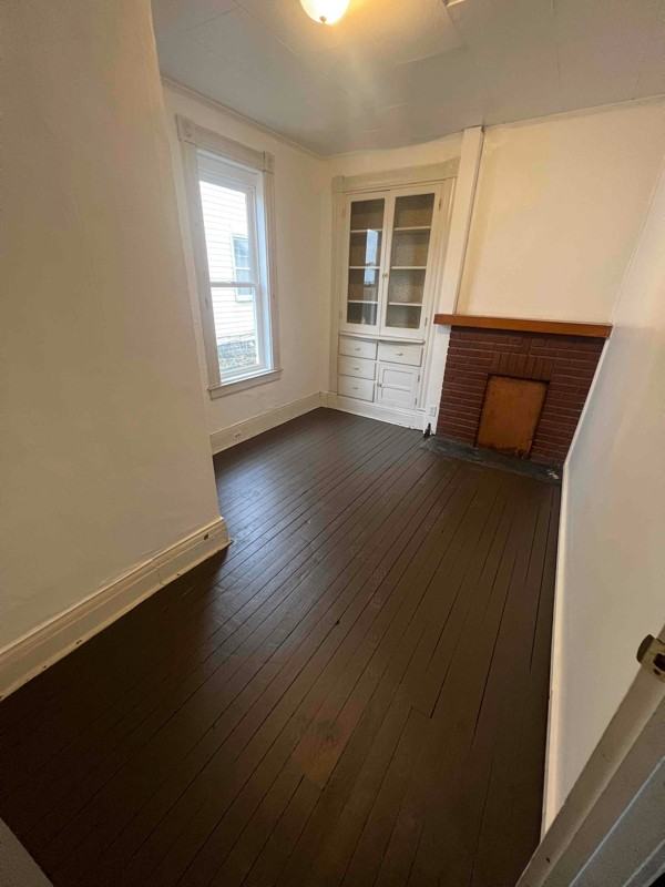 711 2nd St - Photo 5 of 7