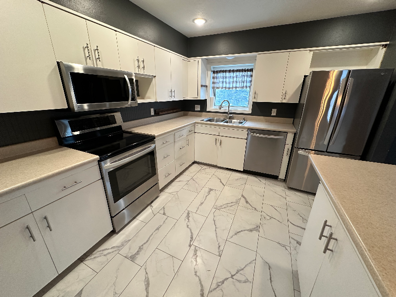 2400 S Sherman Ave - Photo 4 of 15