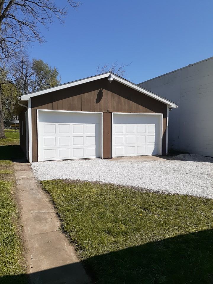 1014 Nold Ave - Photo 2 of 18