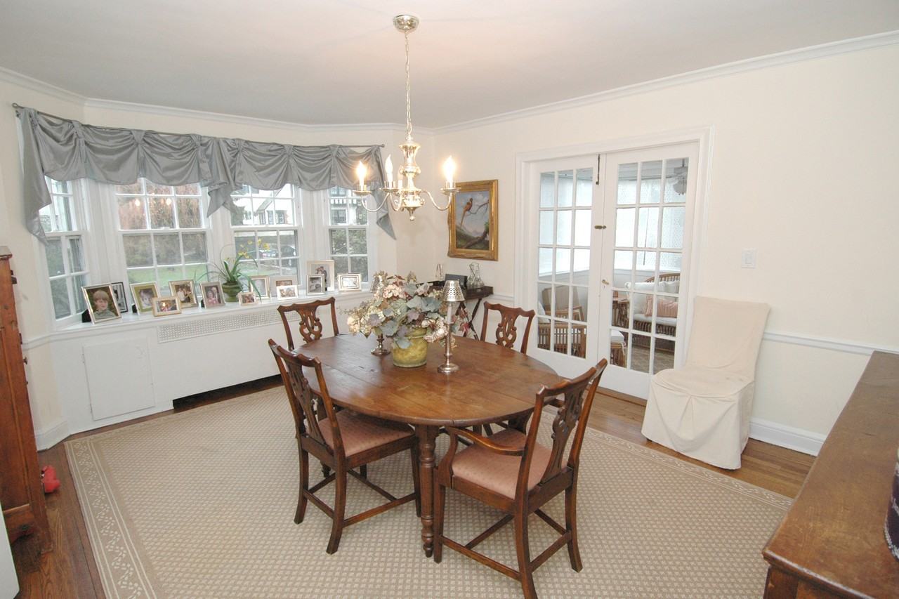 282 Rockingstone Ave - Photo 2 of 19