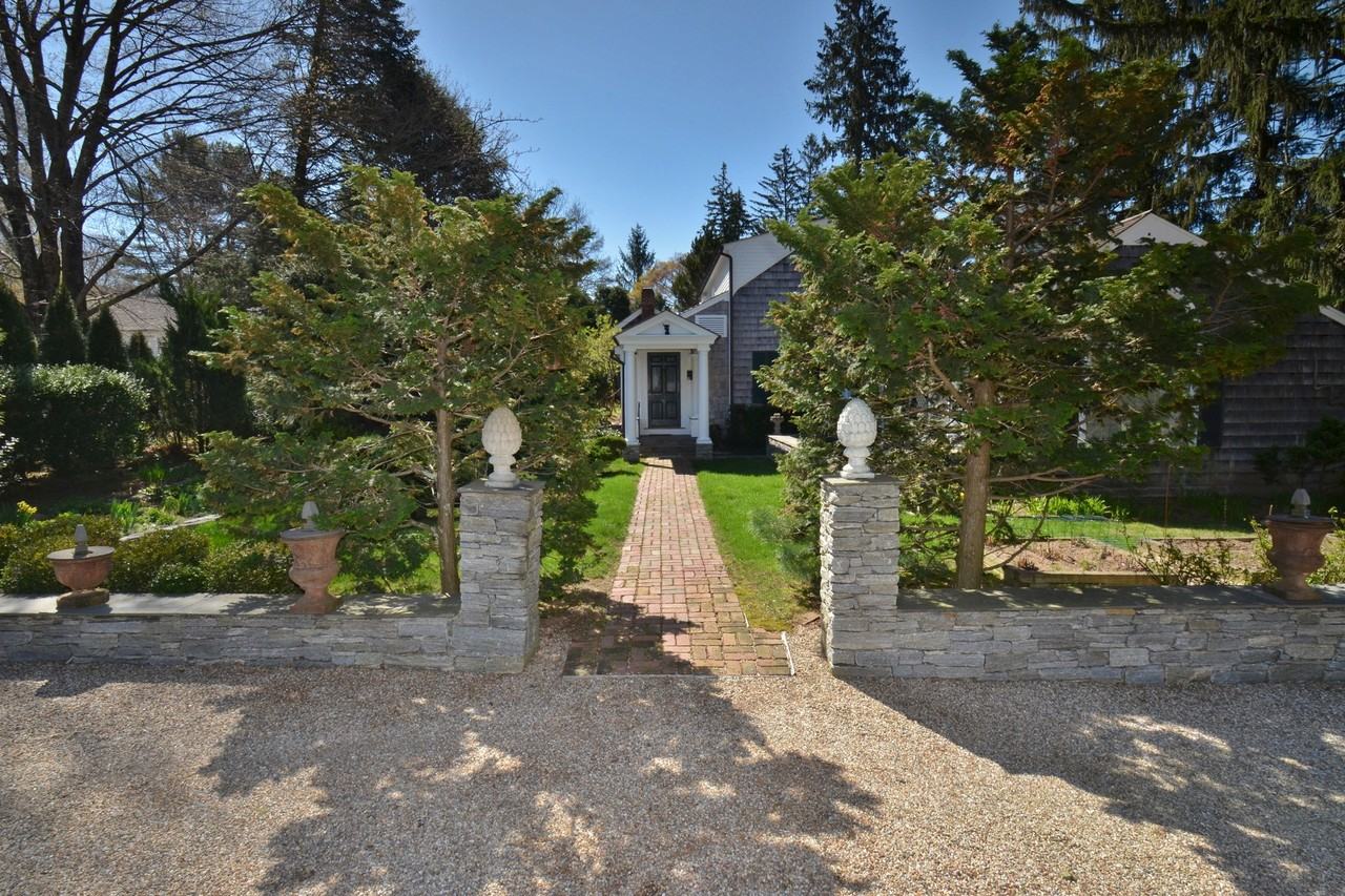 4 Crosstrees Hill Rd - Photo 3 of 37