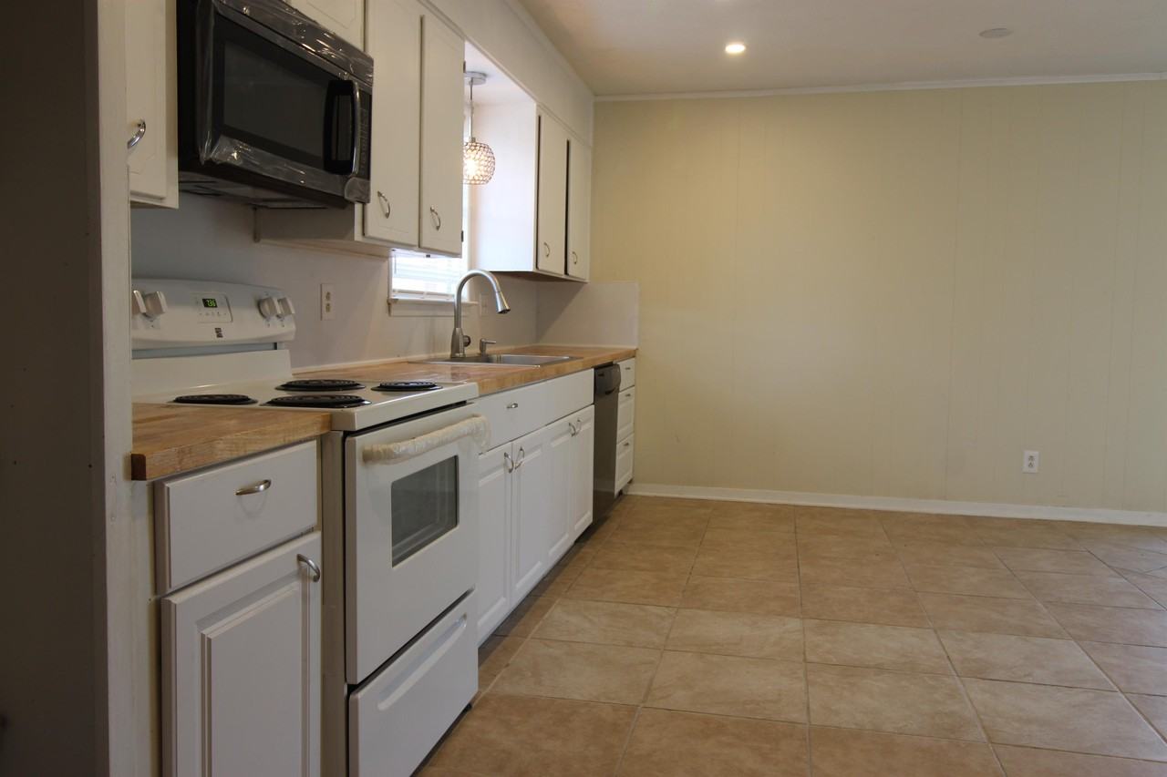 3303 Brookbend Dr - Photo 6 of 15