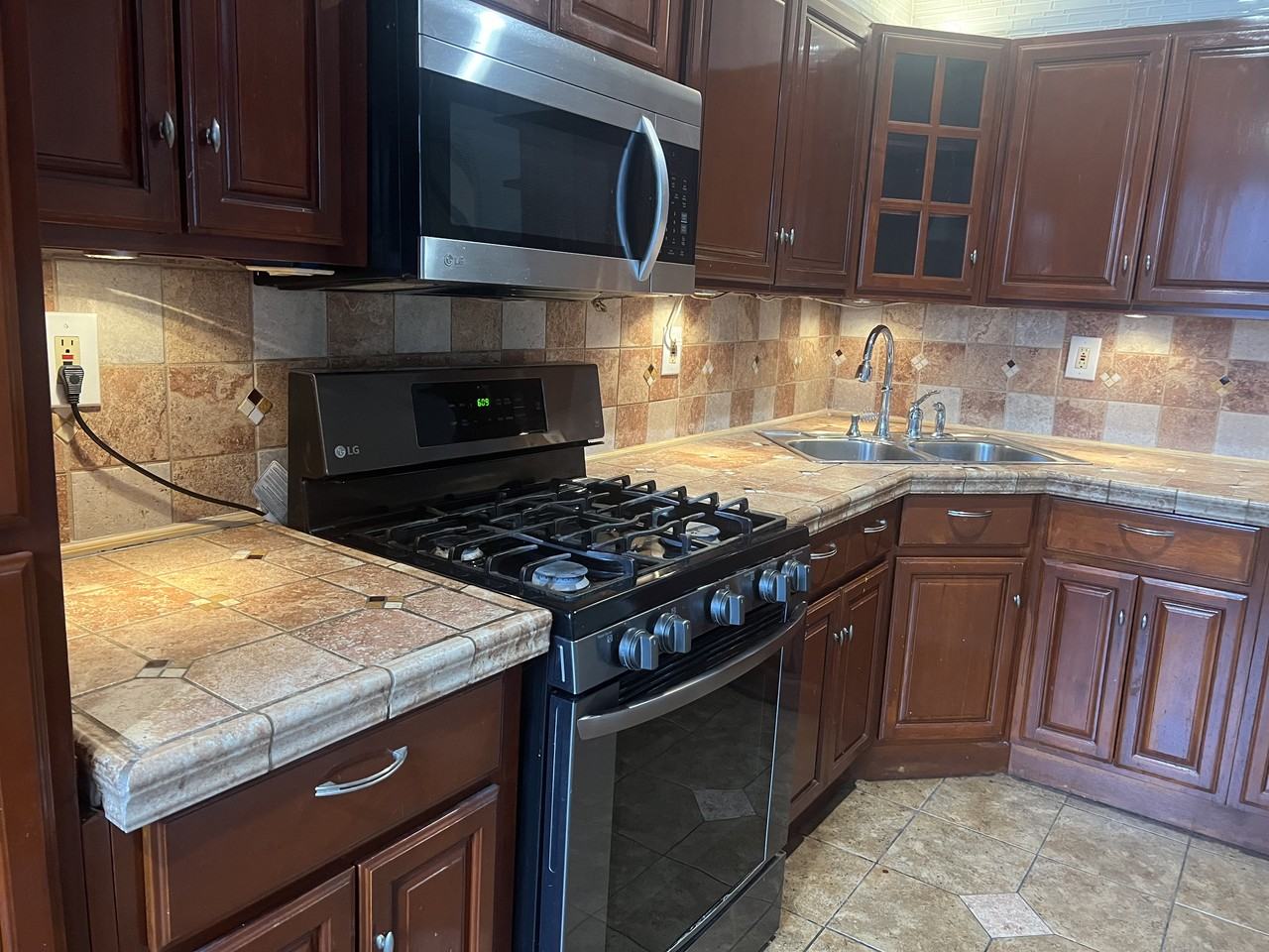 4337 H Street - Photo 3 of 36