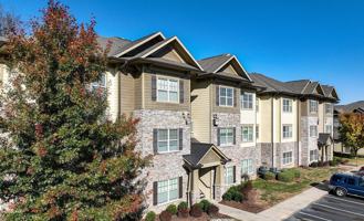 featured image of 1084 W Oakland Ave