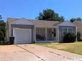 featured image of 418 W Iowa Ave #1