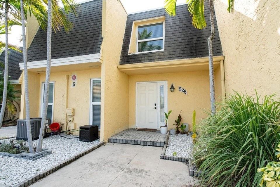 525 Sw 1st Ct, Boynton Beach, FL 33435 2 Bedroom House for 2,200/month