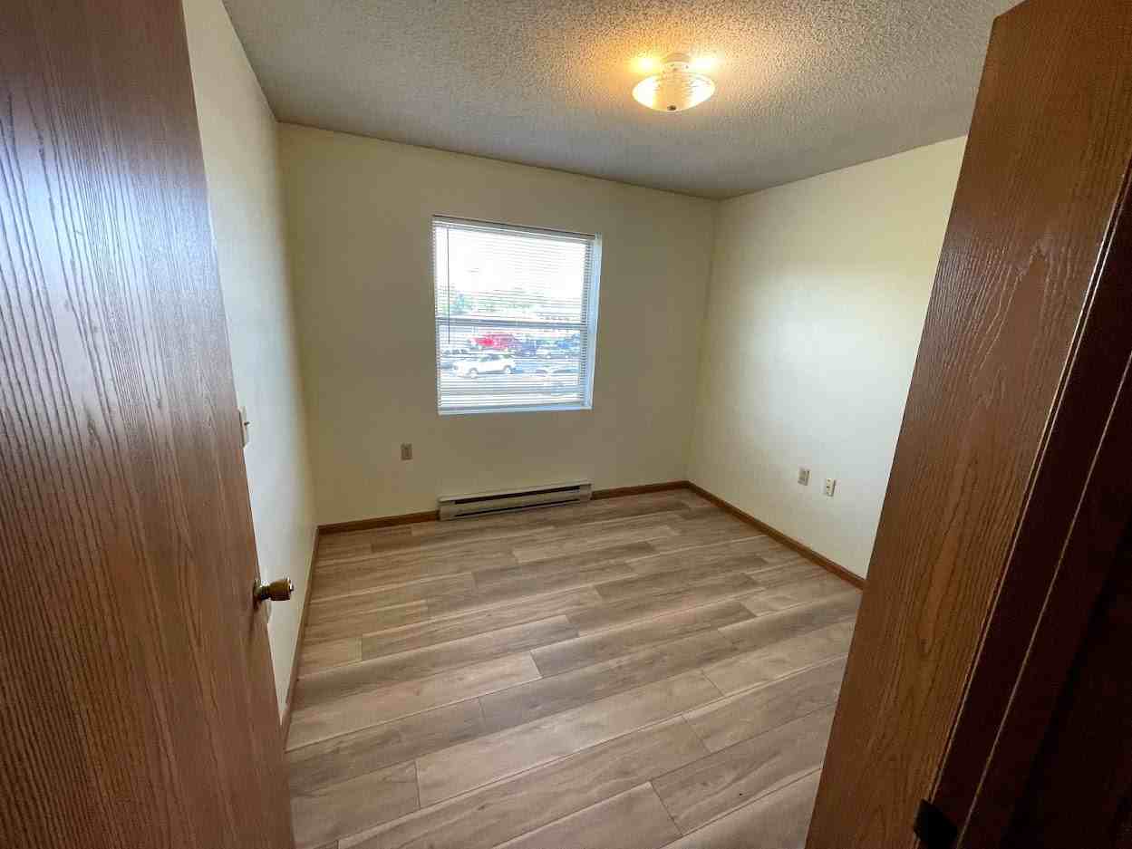 Kemper Manor Apartments - Photo 7 of 50