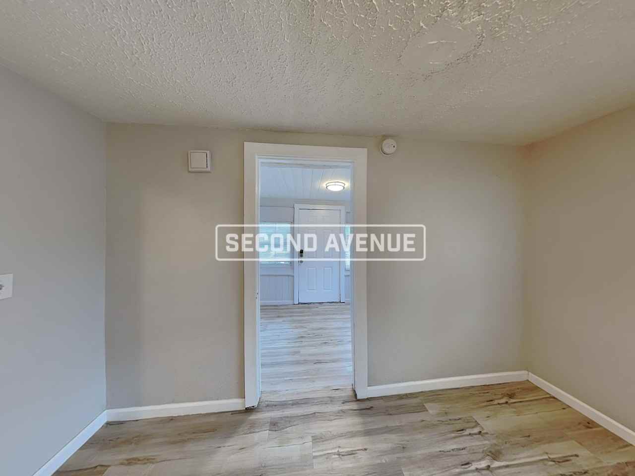 1656 W 30th St - Photo 4 of 18