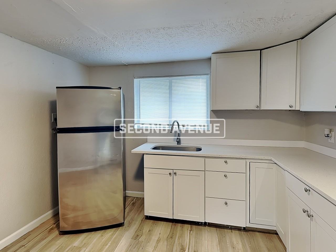 1656 W 30th St - Photo 6 of 18