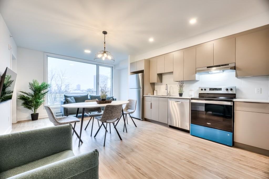 1296 Avenue des Pins Ouest #0201 - Photo 2 of 16