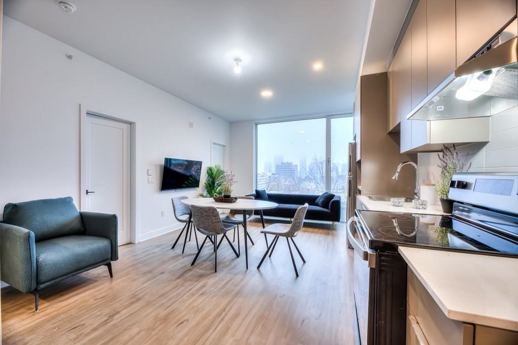 1296 Avenue des Pins Ouest #0201 - Photo 3 of 16