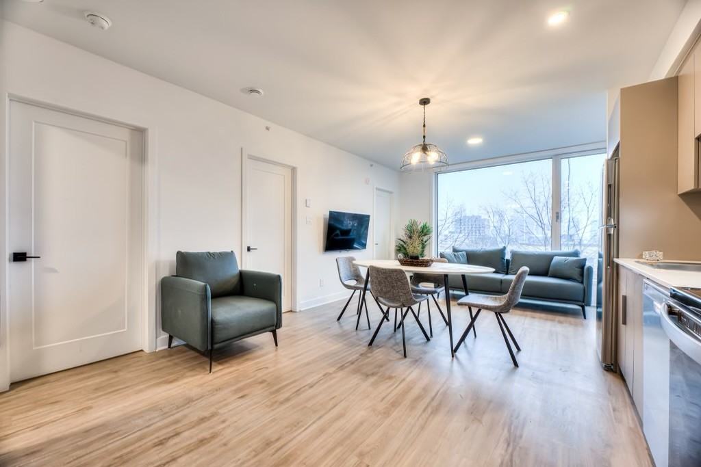 1296 Avenue des Pins Ouest #0201 - Photo 4 of 16