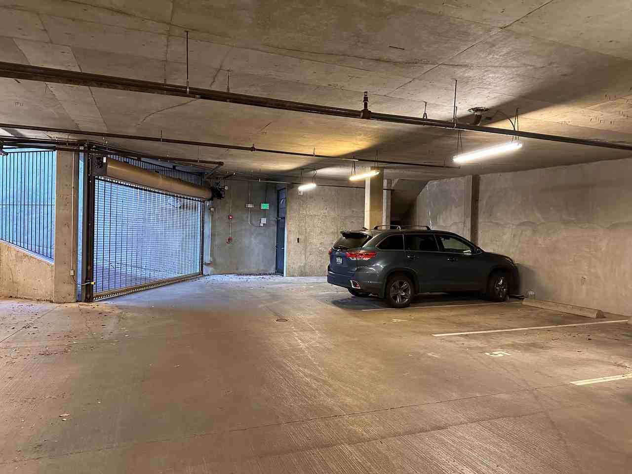 Varsity I Apartments - Photo 4 of 7