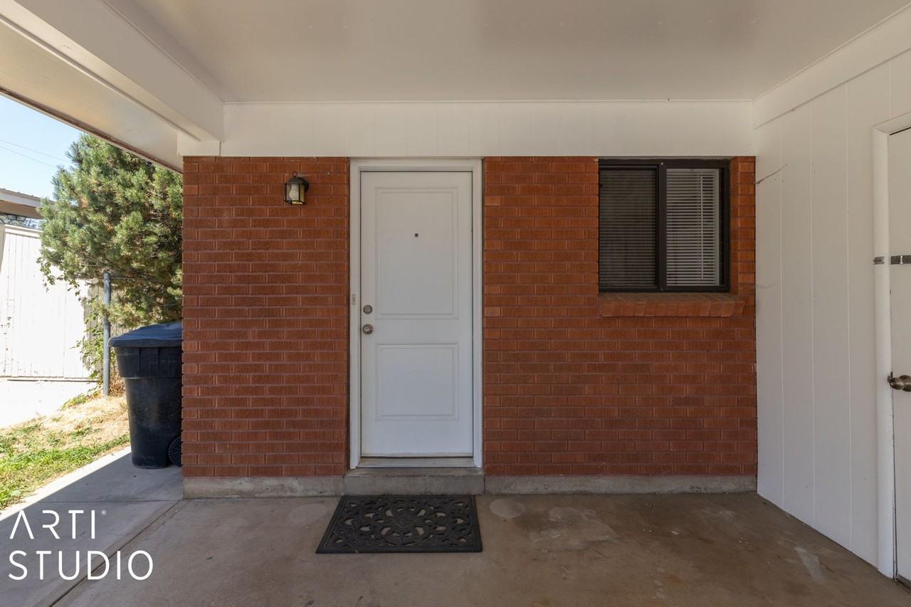 534 W. 4925 S. - Photo 2 of 17