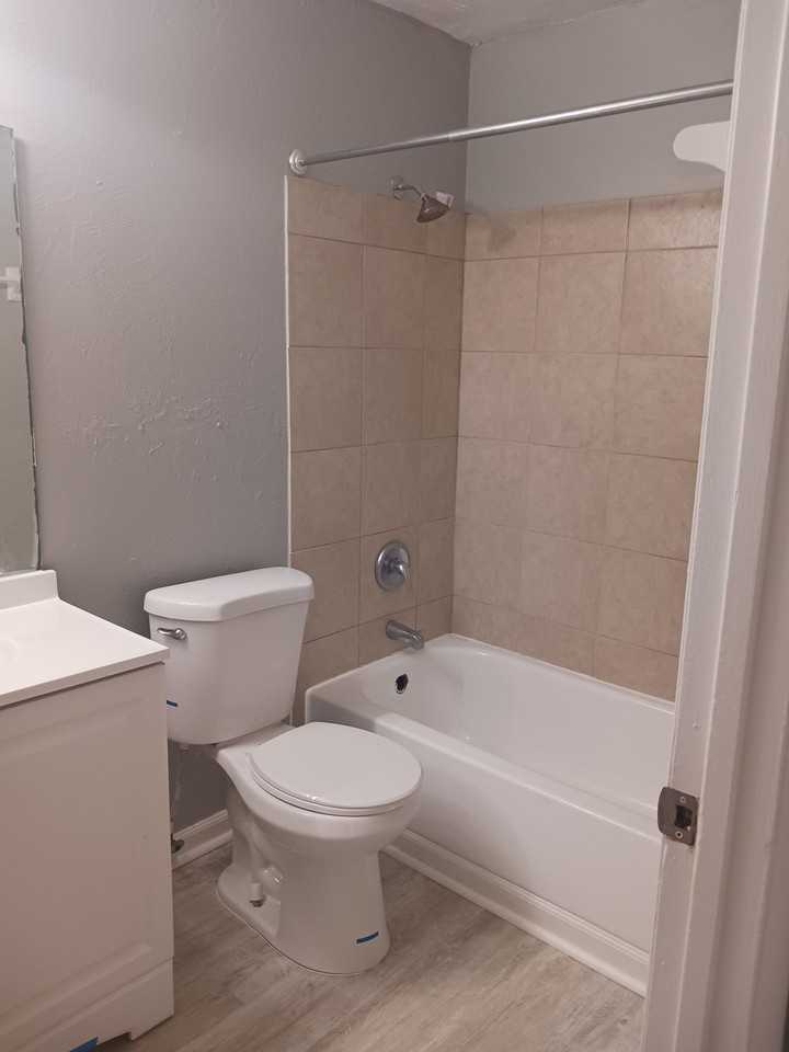 615 SW 67TH TER - Photo 3 of 10