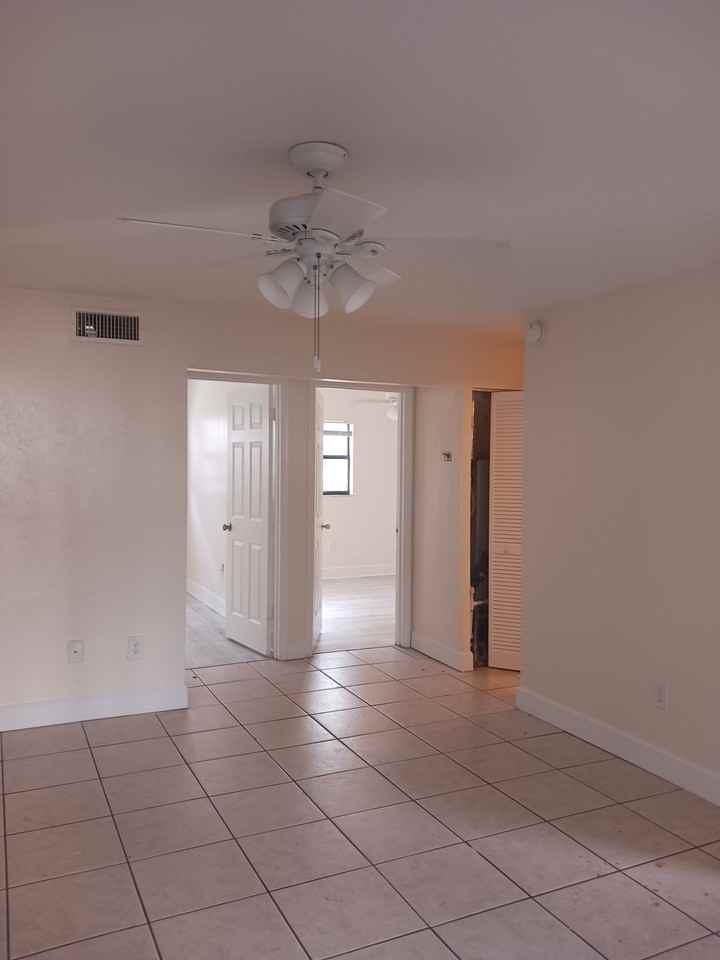 615 SW 67TH TER - Photo 5 of 10