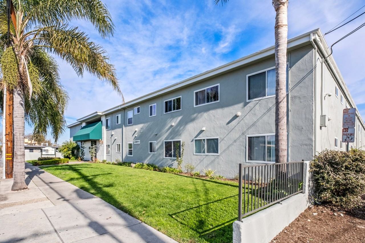 Bay Breeze Villas - Photo 2 of 25