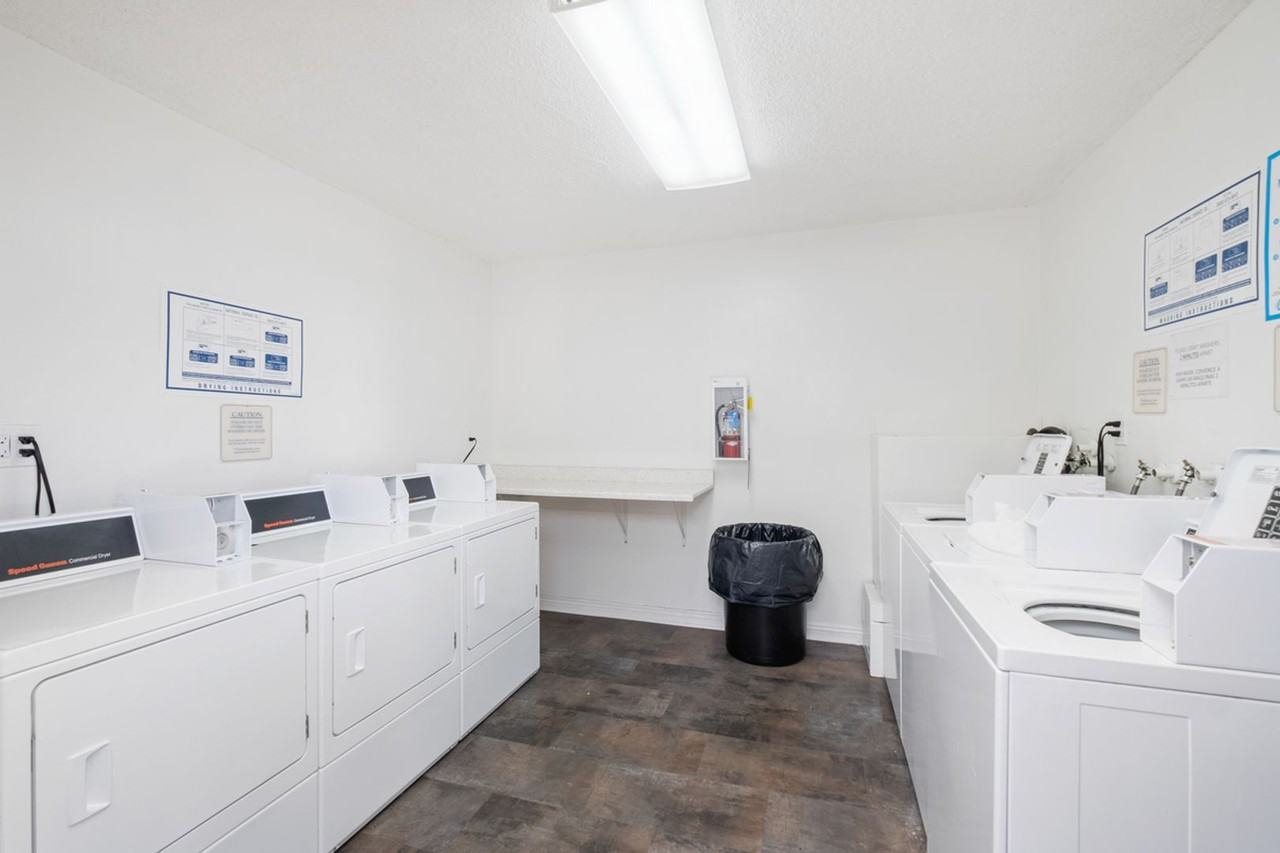 Bay Breeze Villas - Photo 4 of 25