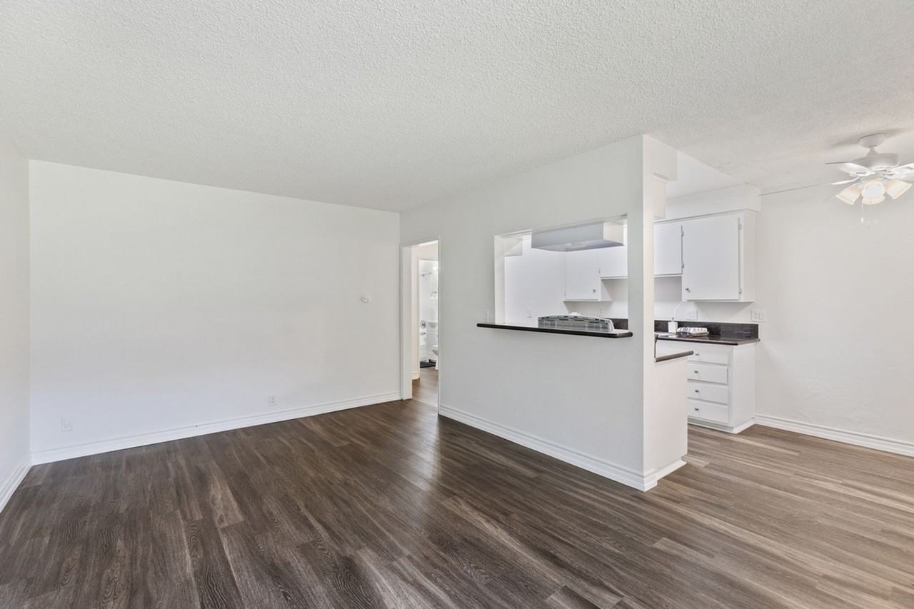 Bay Breeze Villas - Photo 6 of 25
