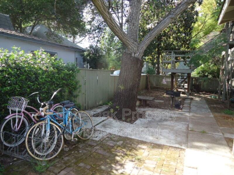 605 W 6th St #1 - Photo 2 of 10