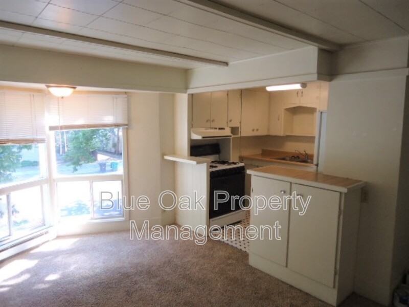 605 W 6th St #1 - Photo 3 of 10