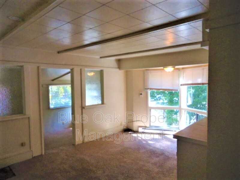 605 W 6th St #1 - Photo 5 of 10