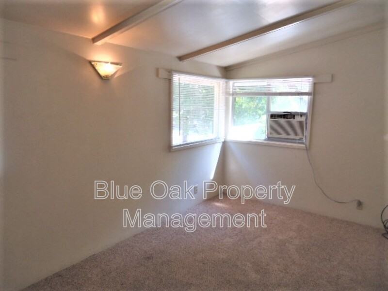 605 W 6th St #1 - Photo 6 of 10