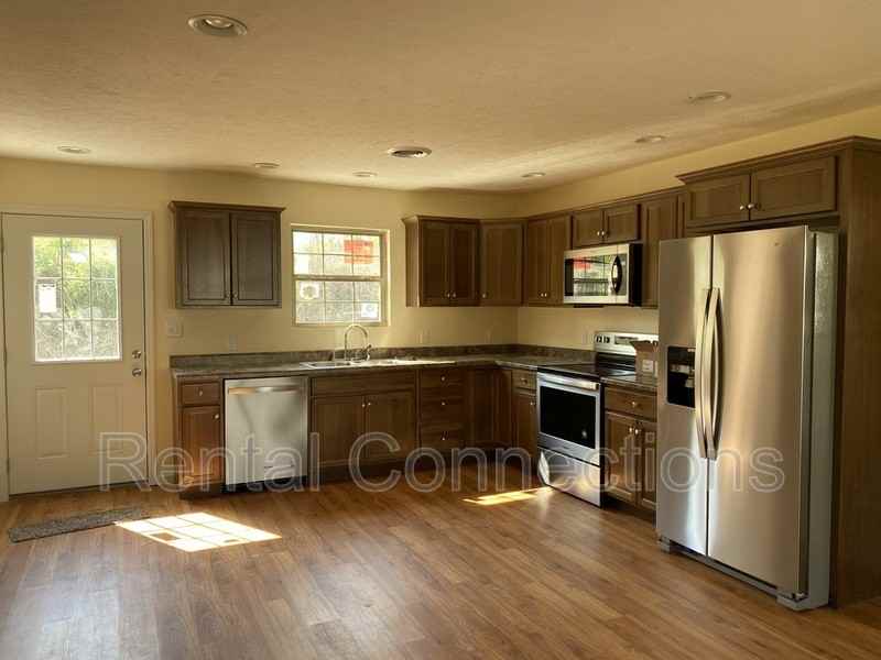 1815 Bridge St - Photo 2 of 10